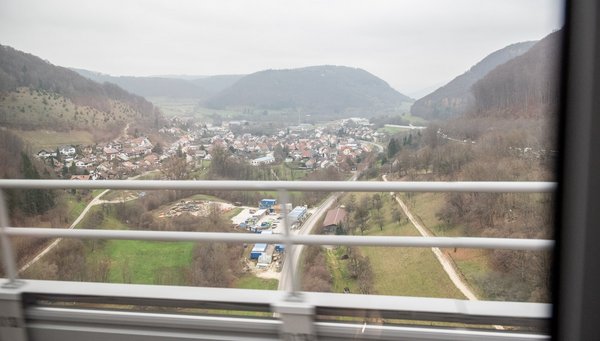 Spek-ta-kulär: Blick von der Filstalbrücke (sieben Sekunden).