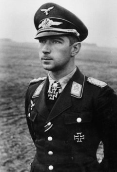 Nicht mehr traditionswürdig: Jagdflieger Werner Mölders. Foto: Bundesarchiv, CC BY-SA 3.0