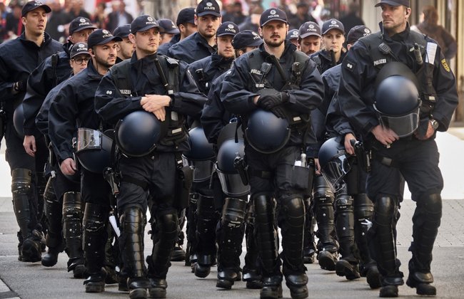Bei der Polizei müsse man "alle paar Jahre zum Schusstraining. Mindestens genauso oft sollten Grundrechtelehrgänge stattfinden." Foto: Joachim E. Röttgers Bei der Polizei müsse man "alle paar Jahre zum Schusstraining. Mindestens genauso oft sollten Grundrechtelehrgänge stattfinden." Foto: Joachim E. Röttgers