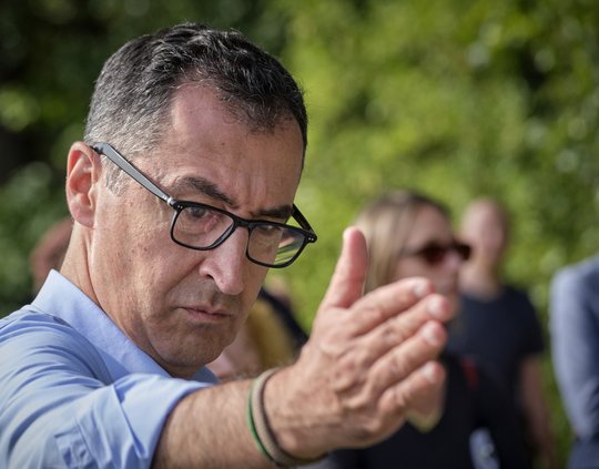 Cem Özdemir versucht, Kurs zu halten. Foto: Joachim E. Röttgers