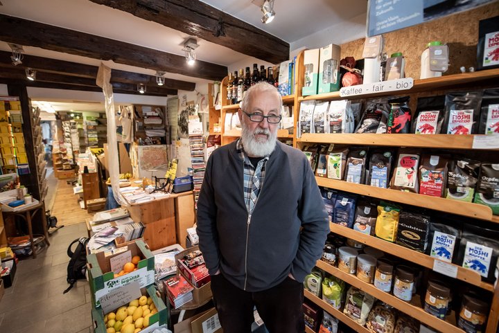 Bruno Gebhart in seinem Laden.
