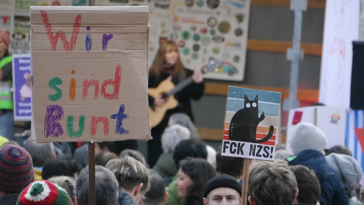 Rekordzahl: Etwa 10.000 Menschen kamen in Ravensburg gegen Rechtsextremismus zusammen. Mehr Bilder per Mausklick. Fotos: Made Höld