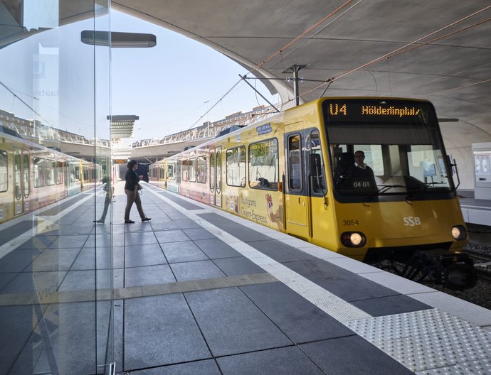 Der U4 hat Karoline Brombach ein Lied gewidmet. Hier stoppt sie am Halt Staatsgalerie.