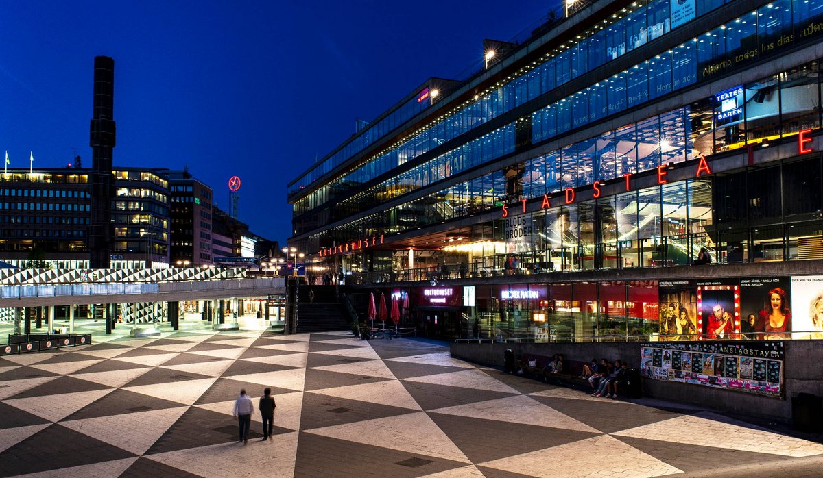 Das Kulturhuset in Stockholm, erbaut als Gegenpol zum Kommerz. Foto: Johan Stigholt, <a href="https://creativecommons.org/licenses/by/4.0" title="Creative Commons Attribution 4.0">CC-BY 4.0</a>, <a href="https://commons.wikimedia.org/w/index.php?curid=83434811">Link</a>