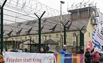 Granaten zu Spaten zu Granaten