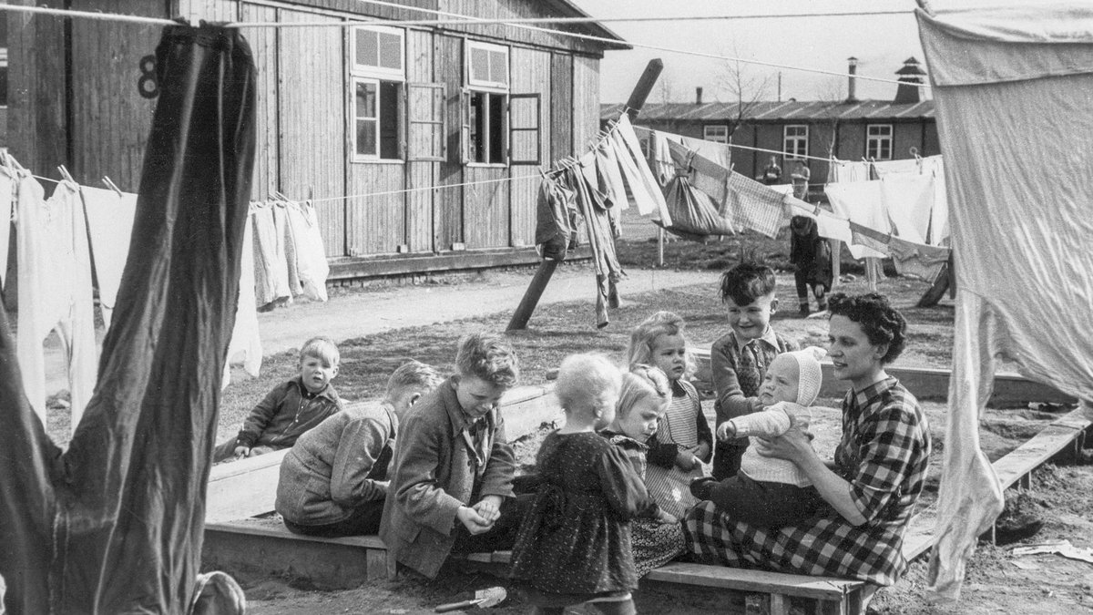 1953: Acht Jahre nach Kriegsende gibt es immer noch mehr als 100 Lager für Geflüchtete aus den ehemaligen deutschen Ostgebieten in Baden-Württemberg. Hier Freiburg-Betzenhausen. Foto: Staatsarchiv Freiburg