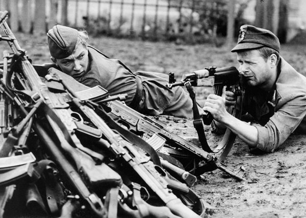 Szene aus "Ich war neunzehn". Foto: DEFA-Stiftung, Werner Bergmann Szene aus "Ich war neunzehn". Foto: DEFA-Stiftung, Werner Bergmann