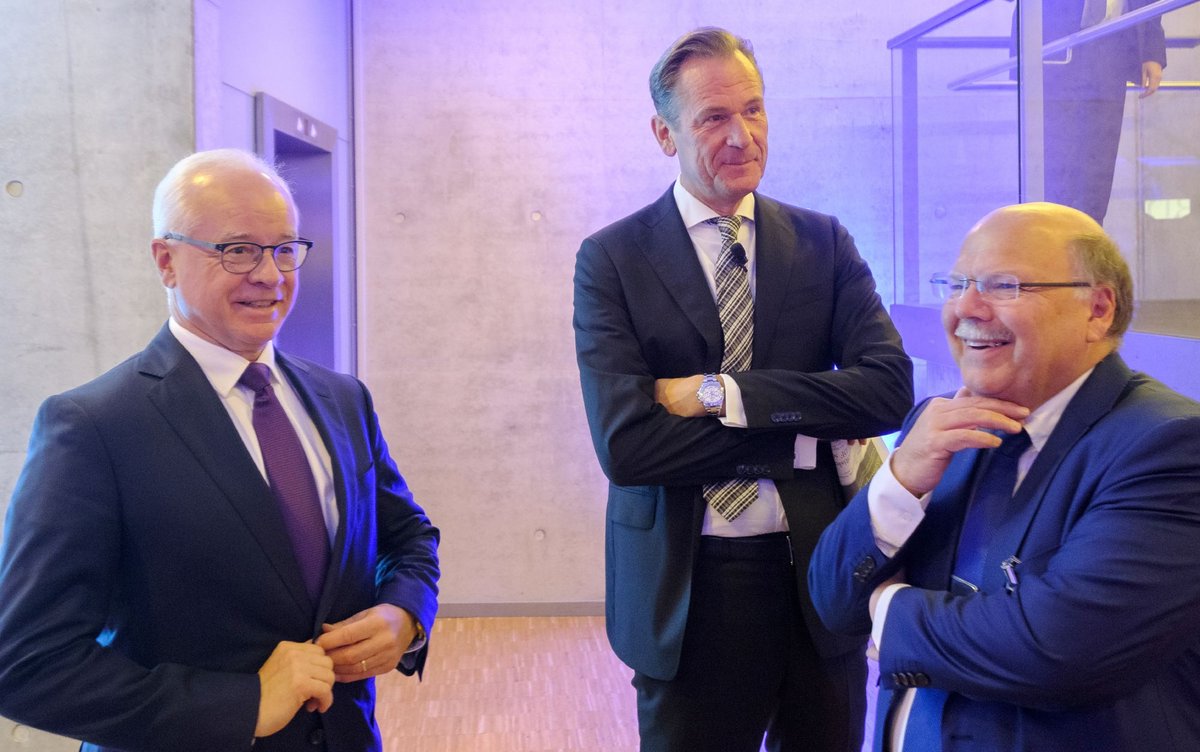 Damals konnten sie noch miteinander: BDZV-Präsident Mathias Döpfner (Mitte) beim Kongress des Bundesverband Deutscher Zeitungsverleger, 2017 in Stuttgart. Rechts sein amtierender Stellvertreter Valdo Lehari jr., links sein Ex-Vize Richard Rebmann. Foto: Joachim E. Röttgers