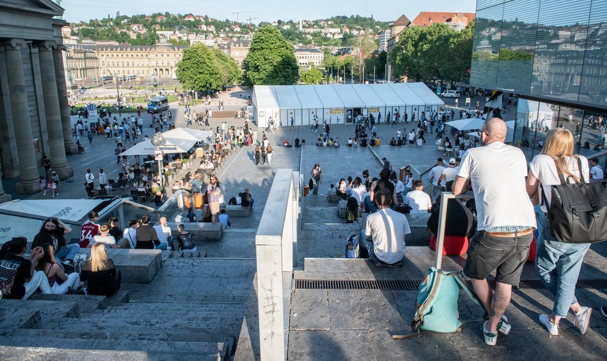 Logenplätze zwischen Kunstmuseum und Wilhelmsbau. Mehr Fotos (alle von Jens Volle) mit Klick auf den Pfeil.