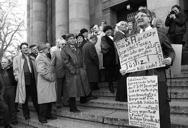 Remstal-Rebell Helmut Palmer - Sohn Boris ist heute grüner Tübinger OB - wettert gegen die FDP.