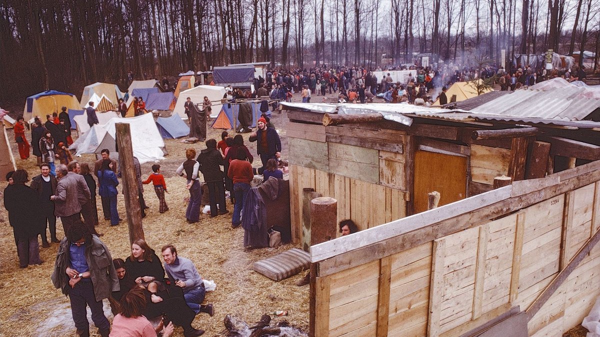 1975: Und wieder ist Wyhl besetzt. Dem "nai hämmer gsait" der Südbadener  hat Atomfan Hans Karl Filbinger letztlich nichts entgegen zu setzen. Foto: Archiv für soziale Bewegungen