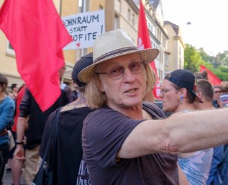 Joe Bauer auf der Straße. Foto: Joachim E. Röttgers