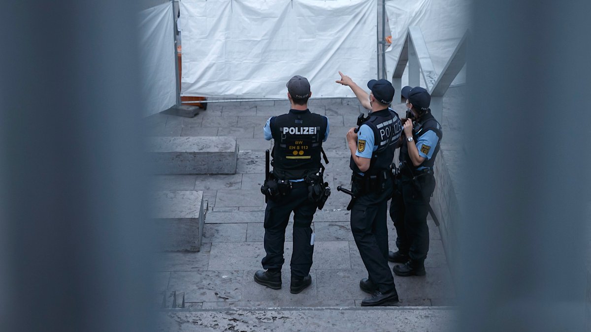 Welche Erfahrungen Polizist:innen mit Vorgesetzten und mit Kolleg:innen gemacht haben, soll nicht nach außen dringen. Foto: Julian Rettig