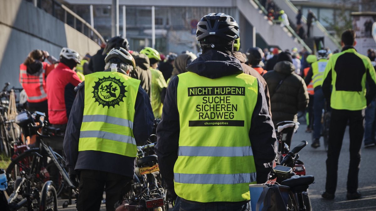 Eine Bitte um Verständnis, adressiert an Autofahrende. Übrigens ist ein Aus-dem-Weg-Hupen verboten.