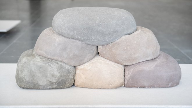 So lange die Geopolymere nicht getrocknet sind, kann man sie formen und ohne Binder fest zusammenfügen.