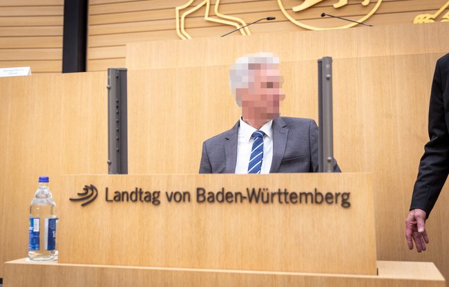 Vorab sitzt Andreas Renner schon mal Probe, auf ausdrücklichen Wunsch verpixelt.