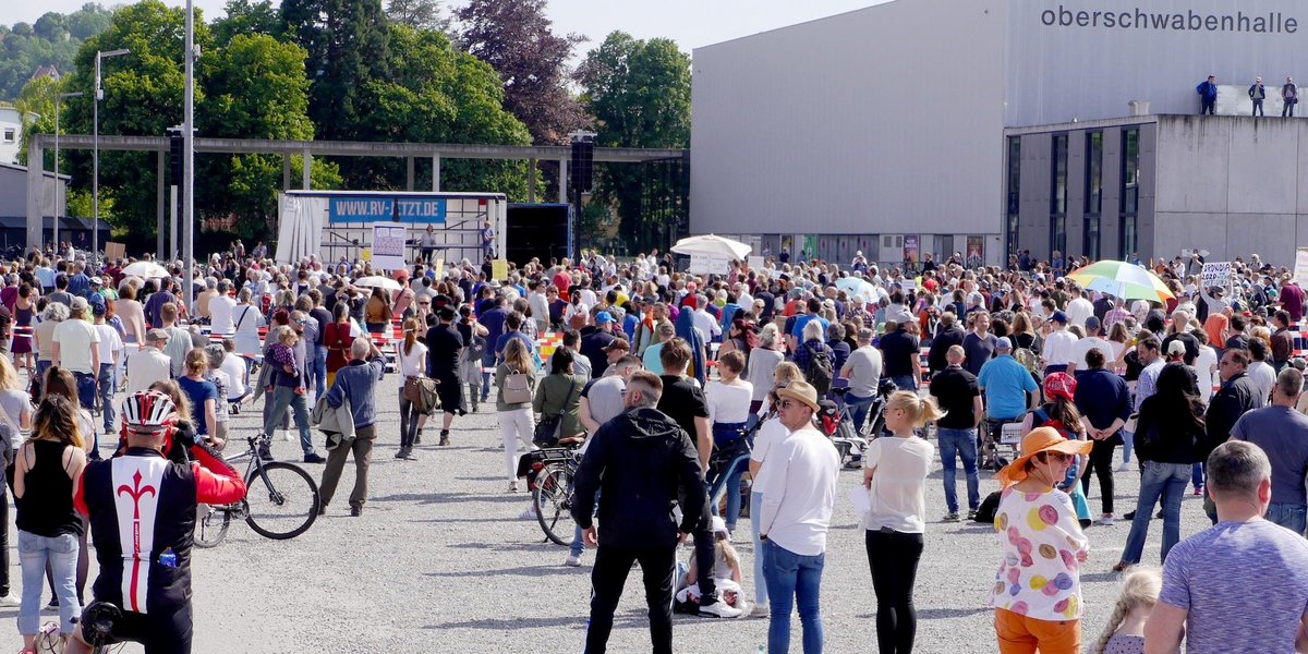 "Demo zur Wahrung der Grundrechte und gegen Impfzwang" am 16. Mai 2020 in Ravensburg. Foto: Made Höld 