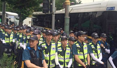 Oft in der Überzahl: Polizisten bei einer Pressekonferenz.
