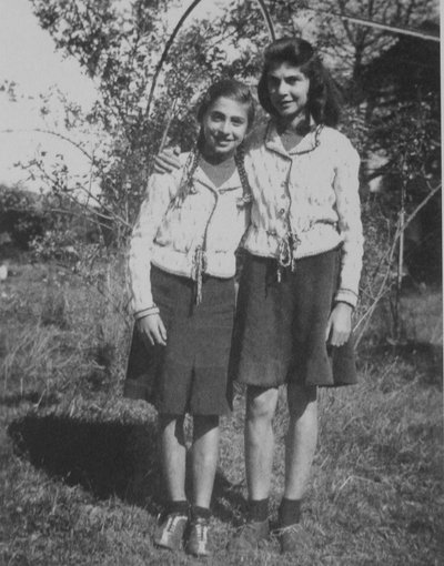 Susanne (l.) und Hanna Moses im Heim "Le Couret" im Oktober 1942. Foto: Hanna Meyer-Moses Susanne (l.) und Hanna Moses im Heim "Le Couret" im Oktober 1942. Foto: Hanna Meyer-Moses