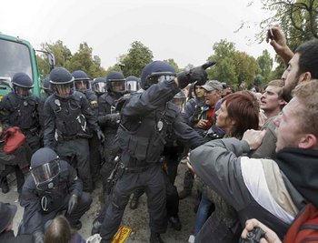 Einsatz im Stuttgarter Schlossgarten am 30. 9. 2010. Foto: Joachim E. Röttgers