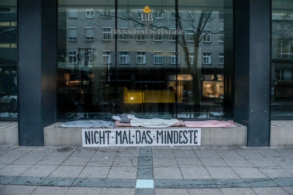 Als Abschiedsgruß haben die Aktivist:innen eine Botschaft hinterlassen.  Als Abschiedsgruß haben die Aktivist:innen eine Botschaft hinterlassen.