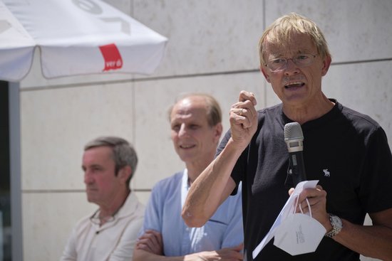 Betriebsrat Michael Trauthig ist in Rage über die Chefs "auf der Brücke, wo sie warten, bis wir alle absaufen".