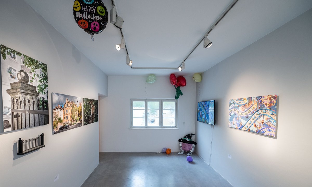 Lustiges Gruseln: Luftballons auch in den Ausstellungsräumen.