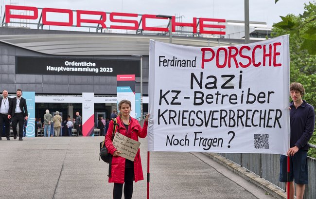 Protestaktion bei der Porsche-Aktionärsversammlung 2023. Foto: Joachim E. Röttgers Protestaktion bei der Porsche-Aktionärsversammlung 2023. Foto: Joachim E. Röttgers