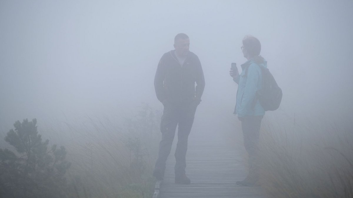 Am Anfang war nur Nebel – der Vogelkundler Thomas Ullrich beim Kontext-Interview am ersten Windkraftstandort von Baden-Württemberg.