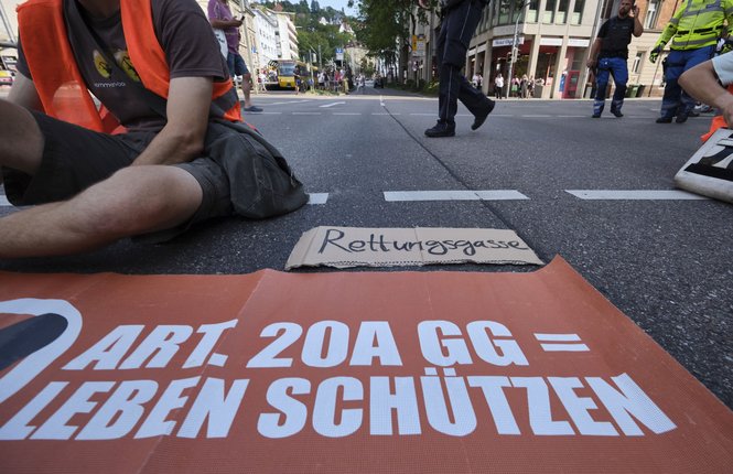 Recht gegen Recht – Straßenblockade der Letzten Generation. Foto: Joachim E. Röttgers