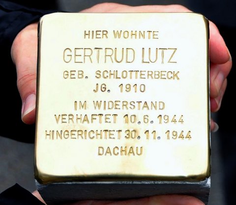 Stolperstein für Trude Lutz, 2009 in Stuttgart-Degerloch verlegt. Foto: Michael Horlacher, Stuttgart, CC BY-SA 3.0