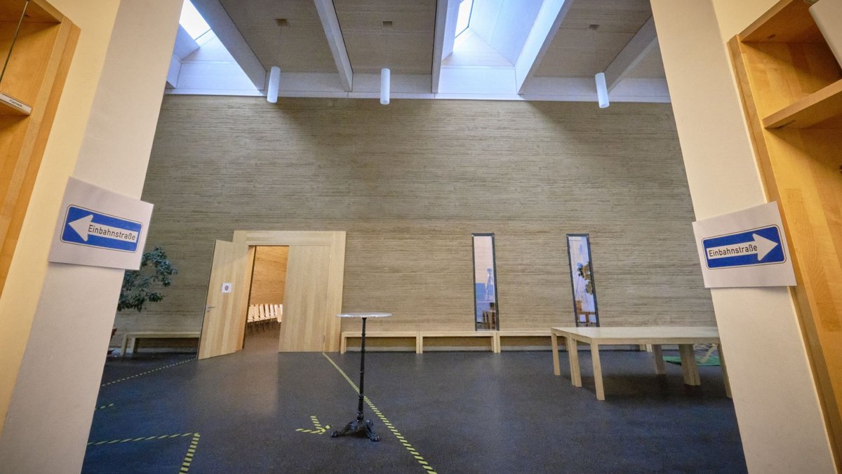 Die zehn Jahre alte Baptisten-Kirche in der Nordstadt, erbaut aus Stampflehm, Holz und Gussasphalt.