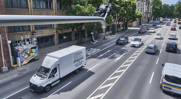 An der Feinstaub-Schleuder Neckartor sollte man lieber nicht atmen.  An der Feinstaub-Schleuder Neckartor sollte man lieber nicht atmen.