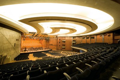 Vorne riesig, hinten winzig: Beethovensaal der Liederhalle in Stuttgart. Foto: Liederhalle