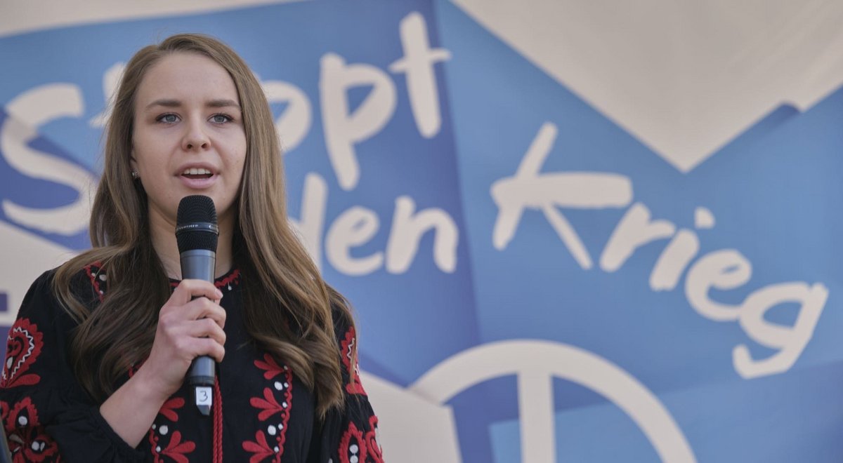 Die Stuttgarterin Julia Melnyk erzählt von ihrer Familie, die in der Ukraine im Kriegsgebiet lebt.  Die Stuttgarterin Julia Melnyk erzählt von ihrer Familie, die in der Ukraine im Kriegsgebiet lebt.