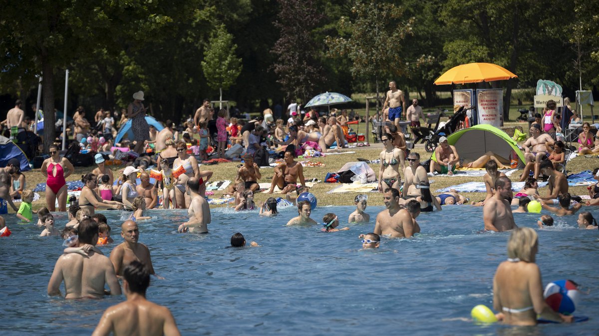 Sommerlicher Trubel im Freibad Stuttgart-Vaihingen – mehr Impressionen mit Klick auf den Pfeil. Fotos: Julian Rettig