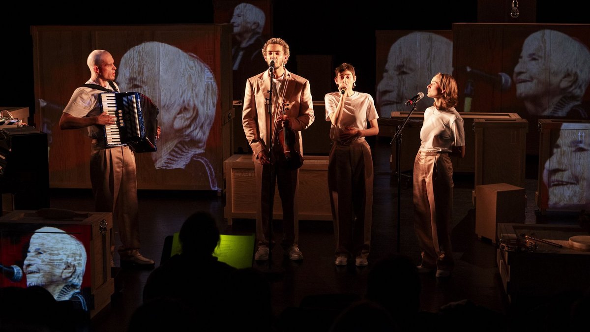 Ein Lied für die Holocaust-Überlebende Esther Bejarano und für alle von den Nazis Ermordeten. Ein Lied für die Holocaust-Überlebende Esther Bejarano und für alle von den Nazis Ermordeten.