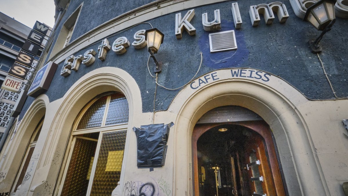 Das Café Weiß in der Nähe des Hans-Im-Glück-Brunnens in der Stuttgarter Innenstadt von außen. Foto: Joachim E. Röttgers