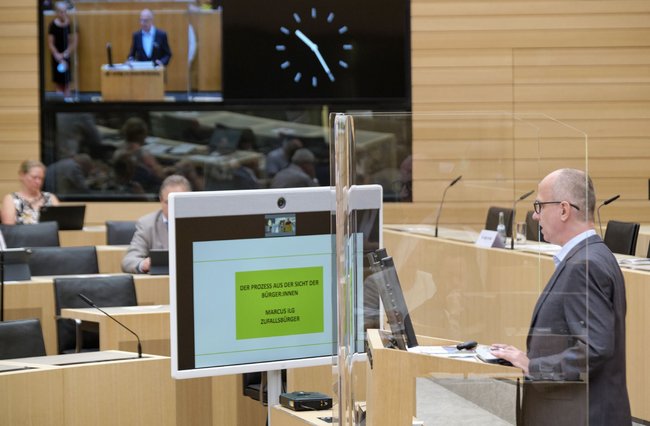 Keineswegs alles nur abgenickt: Der BürgerInnenrat päsentierte seinen Abschlussbericht am 20. Juli im Landtag.