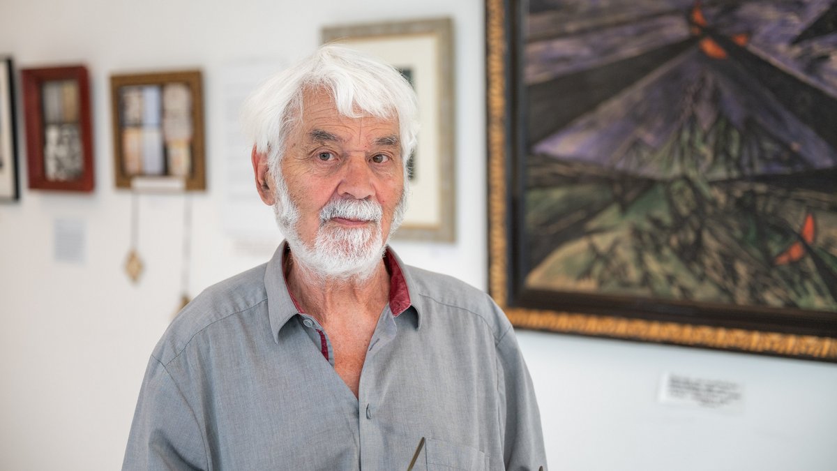 Roland Saurer hat die Ausstellung auf die Beine gestellt. Fotos: Jens Volle