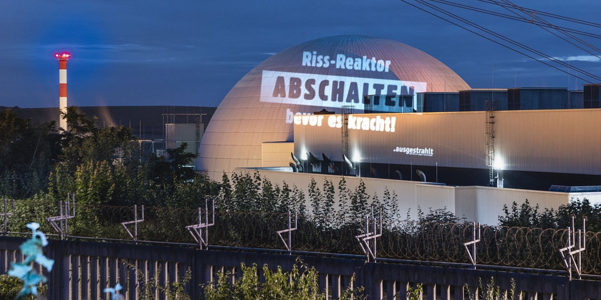 Die Reaktorkuppel des AKW Neckarwestheim II in der Nacht auf Mittwoch, 8. Juli. Foto: .ausgestrahlt/Kristoffer Schwetje