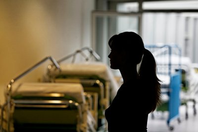 Krankenhäuser müssen Stellen streichen, um ausreichend investieren zu können.