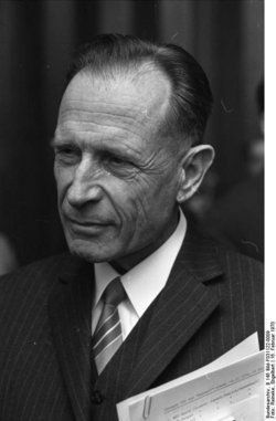 Half Wirsing nach dem Krieg, seine Karriere weiterzuführen: der Journalist Klaus Mehnert. Foto: Engelbert Reineke / Bundesarchiv, B 145 Bild-F031122-0007. CC-BY-SA 3.0
