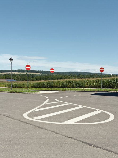 Wachstum auf dem Land – geht auch in Oberschwaben nur mit Straßen. Foto: Claudio Hils Wachstum auf dem Land – geht auch in Oberschwaben nur mit Straßen. Foto: Claudio Hils