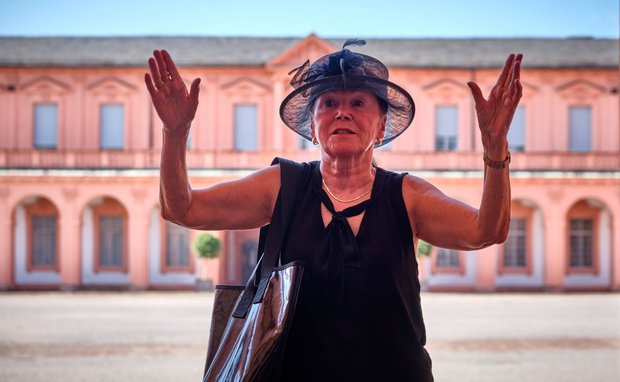 Irmgard Stamm, hier im Hof des Rastatter Schlosses, führt zu Orten der Revolution. Irmgard Stamm, hier im Hof des Rastatter Schlosses, führt zu Orten der Revolution.