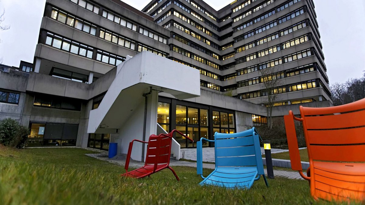 Stuttgarter Pressehaus: Alles muss raus – im Herbst 2021 auch das Archiv. Foto: Joachim E. Röttgers Stuttgarter Pressehaus: Alles muss raus – im Herbst 2021 auch das Archiv. Foto: Joachim E. Röttgers