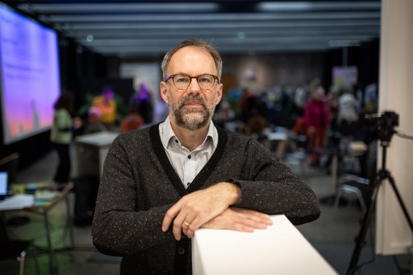 Historiker und Autor René Wildangel erläuterte den Begriff der Staatsräson.