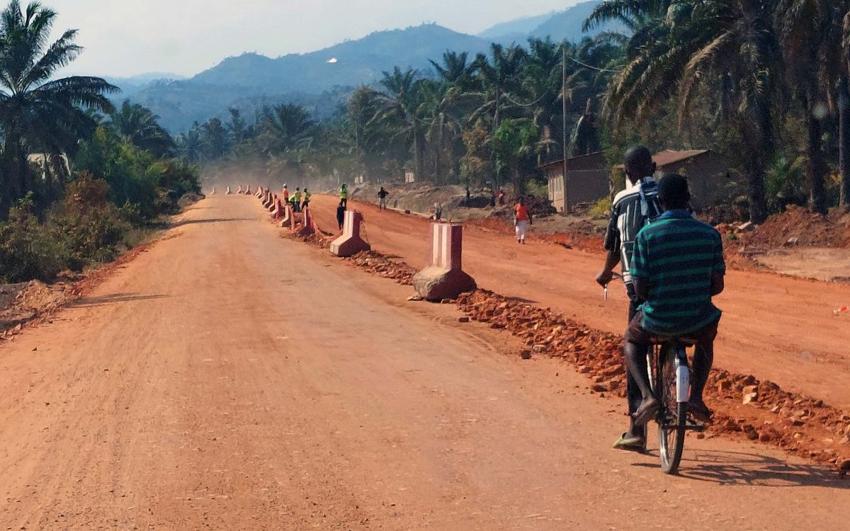 Noch wenig Verkehr auf dieser Neubaustraße. Noch wenig Verkehr auf dieser Neubaustraße.