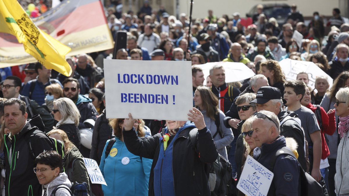 Querdenken-Demo in Stuttgart, April 2021. Foto: Julian Rettig