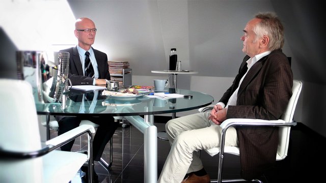 Kontext vor Ort: Josef-Otto Freudenreich in der persönlichen Wahlkampfzentrale von Siegfried Kauder – seiner Kanzlei. 